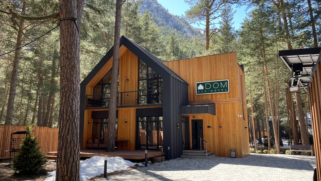 Просторный номер с большой террасой в сосновом бору Приэльбрусья