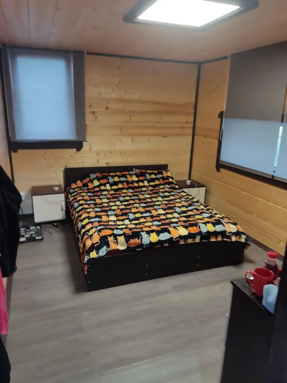 Сказочный плавучий домик в Ладожской шхере на воде