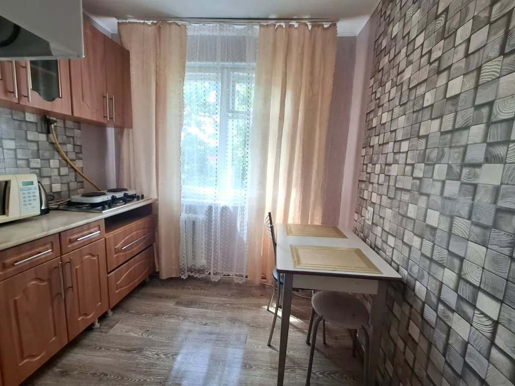 Уютная квартира напротив семейного магнита — аренда посуточно в Псков