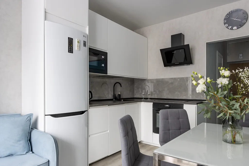 Дизайнерская квартира Облако с качелью на балконе и с видом на сосны