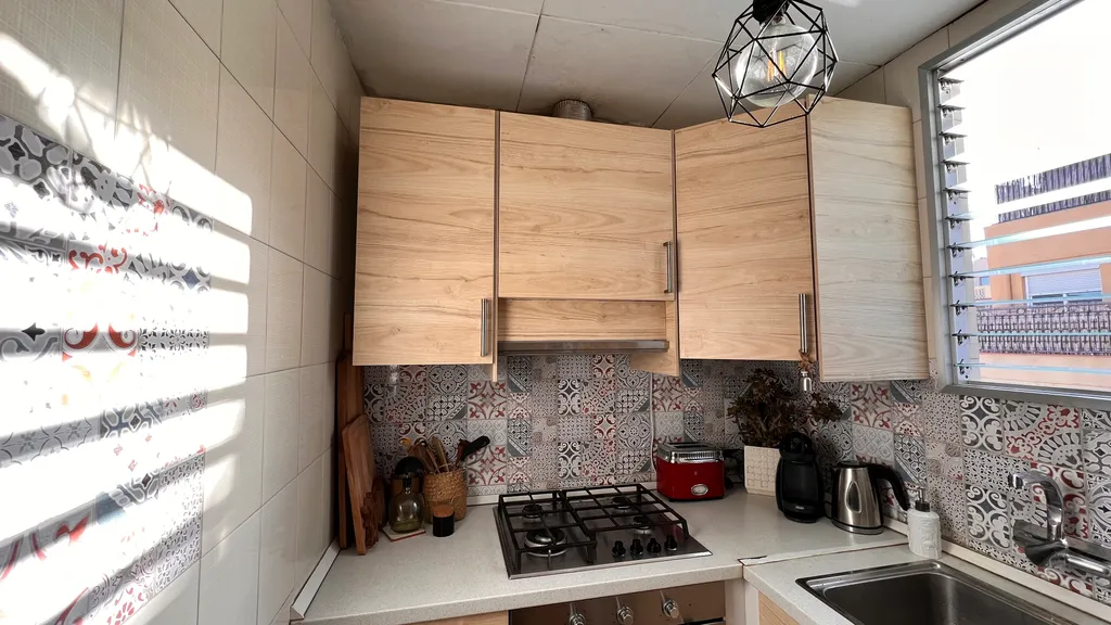 Комната в просторной квартире рядом с парком Монтжуик