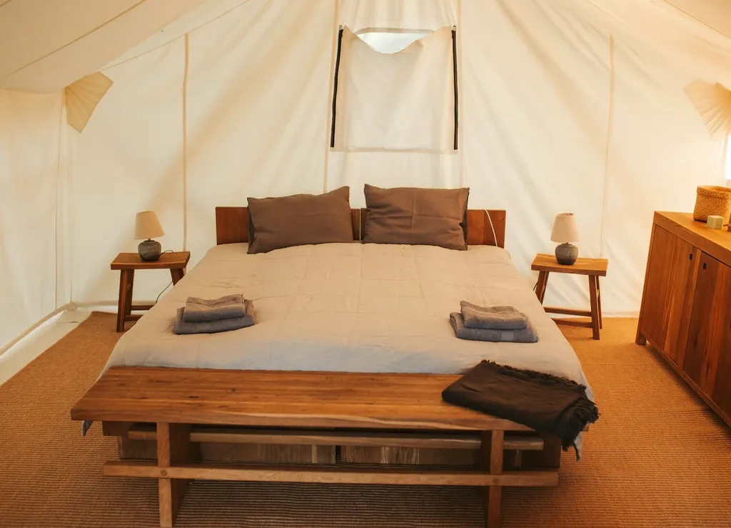 Сафари-тент эко-глэмпинг на берегу озера