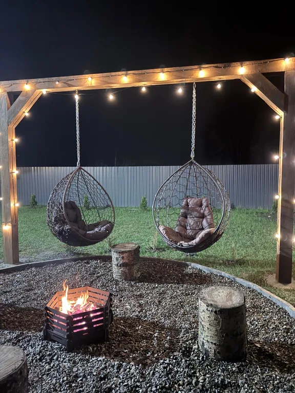 Уютный дом с панорамными окнами рядом с озером