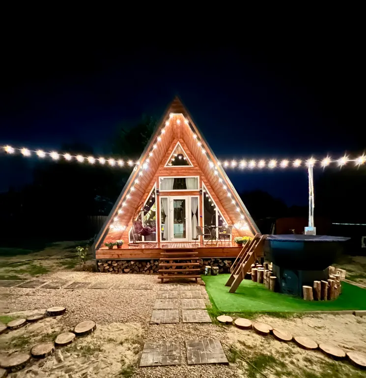 Уютный домик у леса