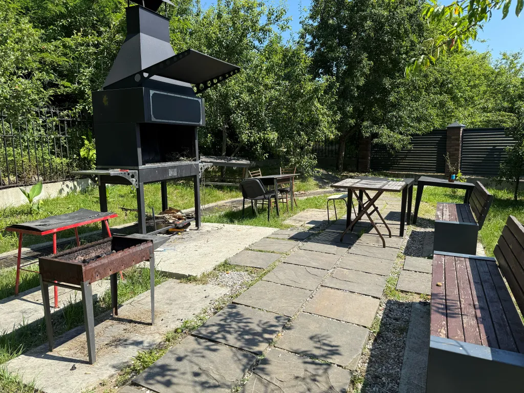 Апартаменты с бассейном недалеко от моря