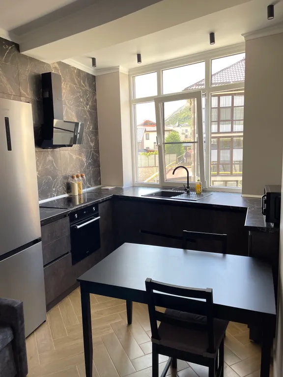 Современная квартира на берегу моря