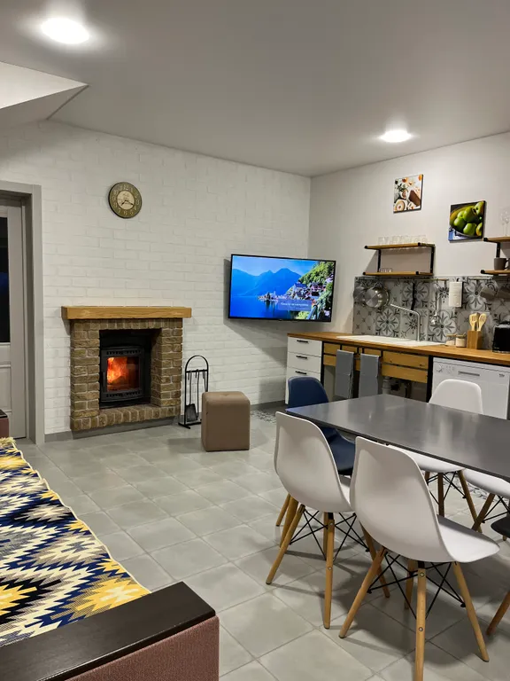 Уютный дом у моря с террасой, баней и теплым бассейном