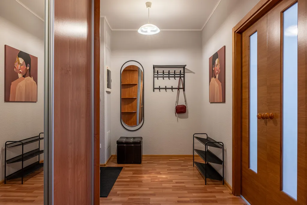 Не в отеле, а в квартире