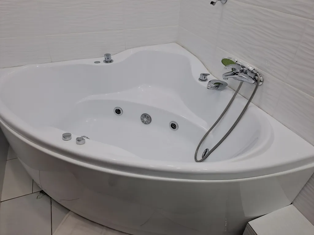 1-комнатная квартира с джакузи с дизайнерским ремонтом