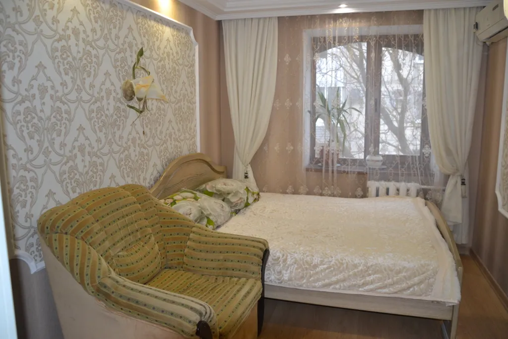 Квартира 3-комнатная Квартира — Евпатория