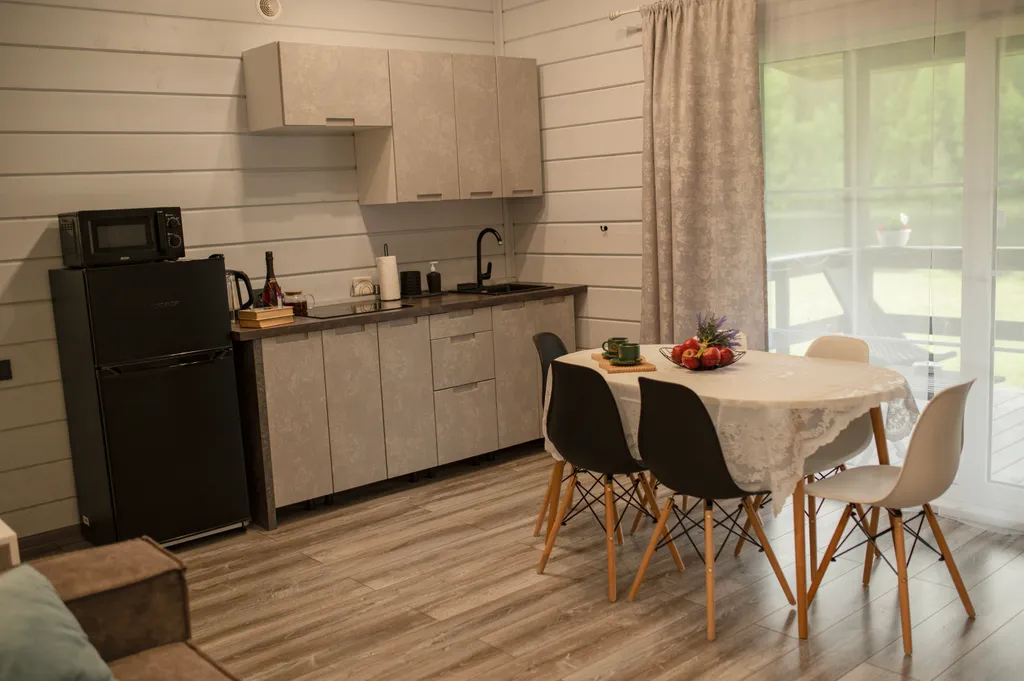 Просторный дом на берегу реки