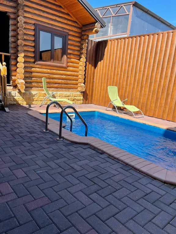 Коттедж с двумя спальнями, баней и открытым бассейном