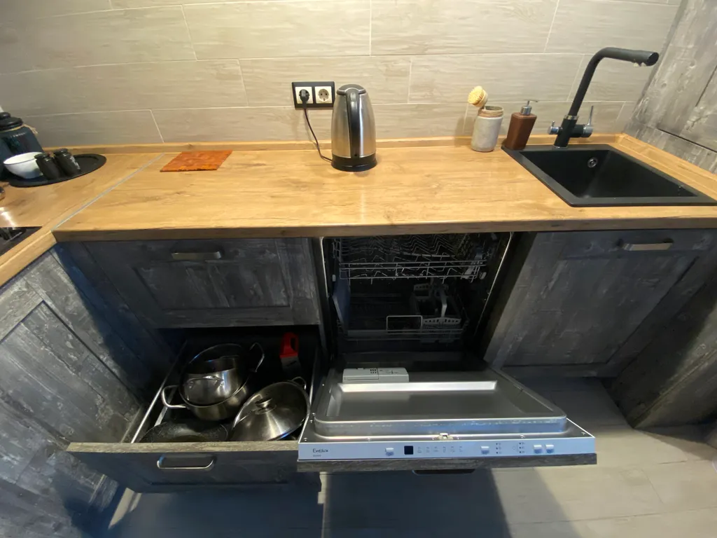 Уютная квартира около зоопарка с видом на пруд