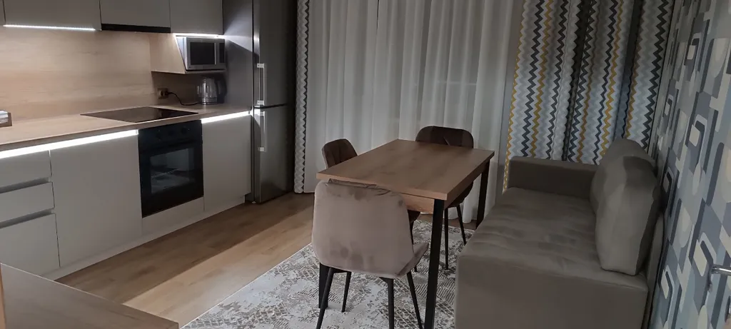 Однокомнатная уютнаю, просторная квартира