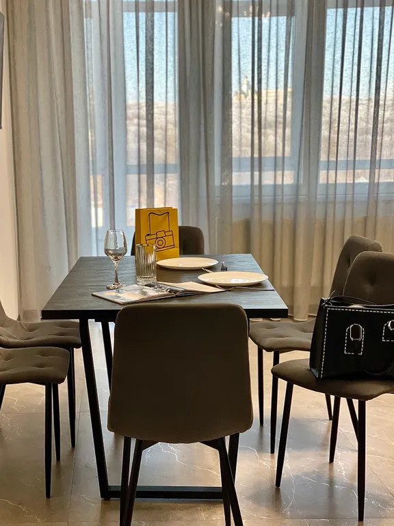 Двухкомнатная просторная квартира с панорамным видом на парк в центре