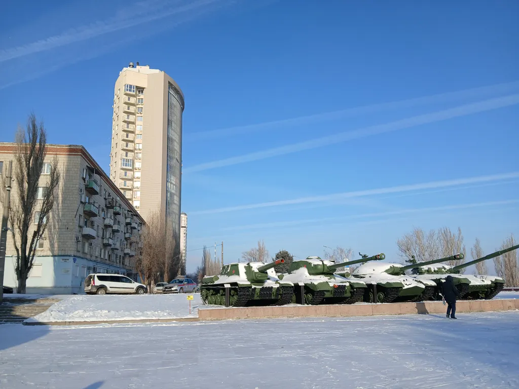 Жизнь с видом реку: огромная лоджия с панорамным остеклением в пол!