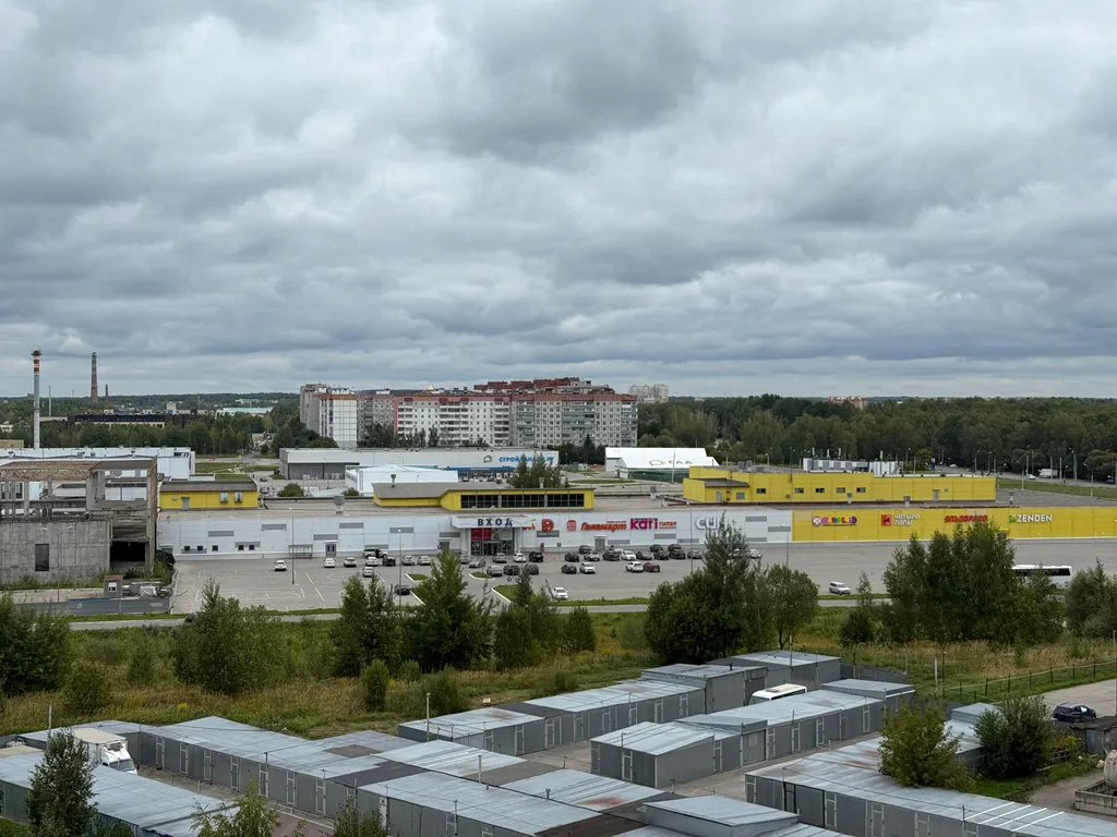 Двухкомнатная квартира возле торгового квартала