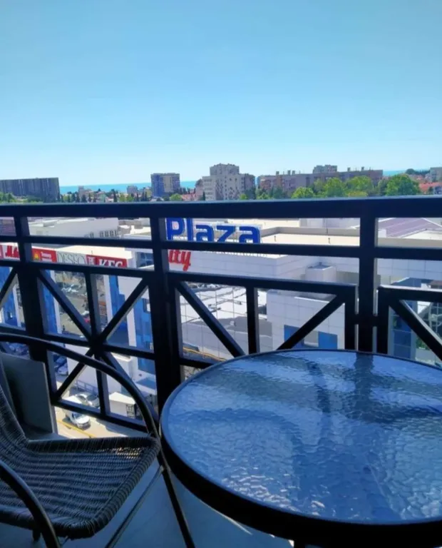Совершенно новая квартира-студия в самом центре с видом на море
