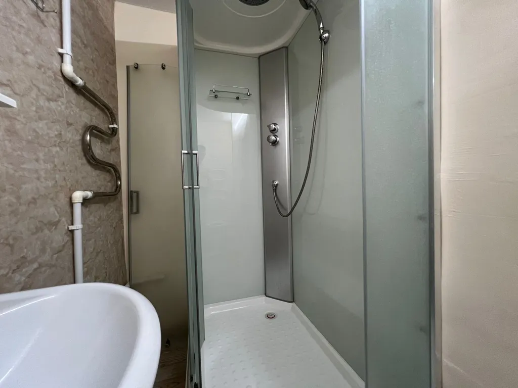 Коттедж Часть дома с кухней и двором – центр, 5 мин до пляжа — Геленджик