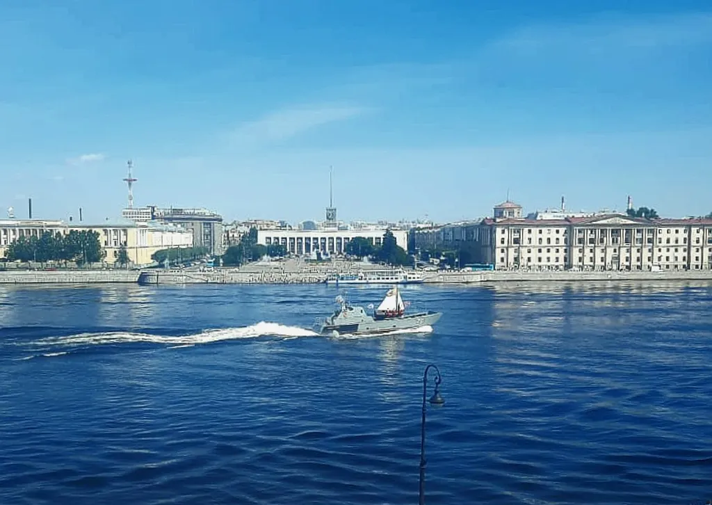 Квартира Квартира у Литейного моста с видом на Неву — Санкт-Петербург