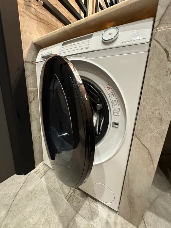 Уютная квартира в центре города на высоком этаже с видом на море