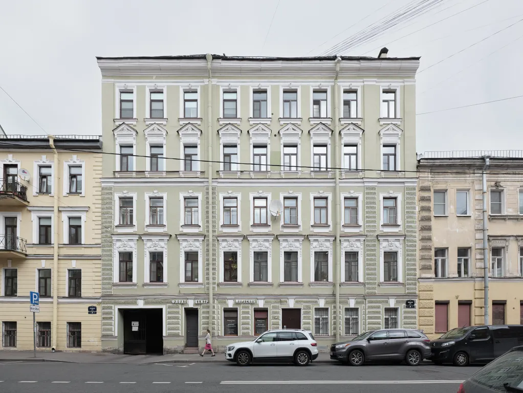 Дизайнерская квартира рядом с Невским проспектом