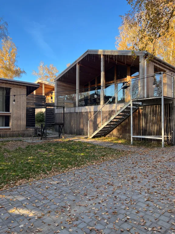 Шале с панорамными окнами и видом на озеро Чебаркуль