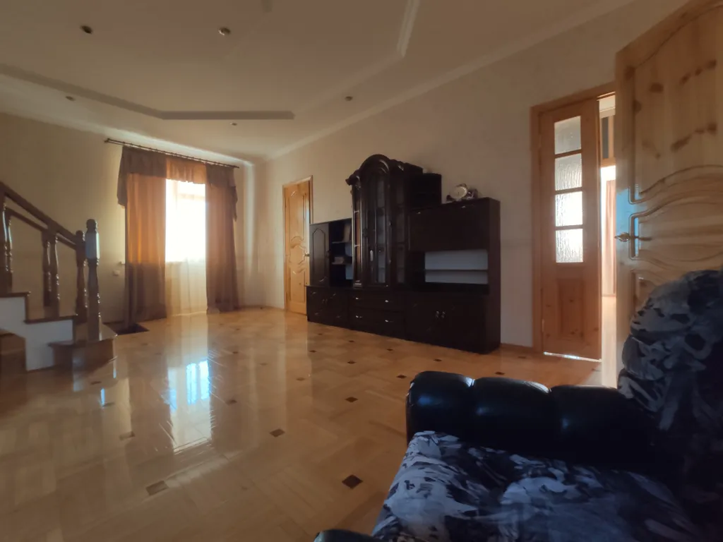 Уютный просторный дом на Крутой