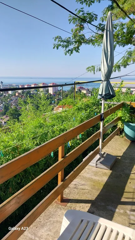 Домик с видом на море