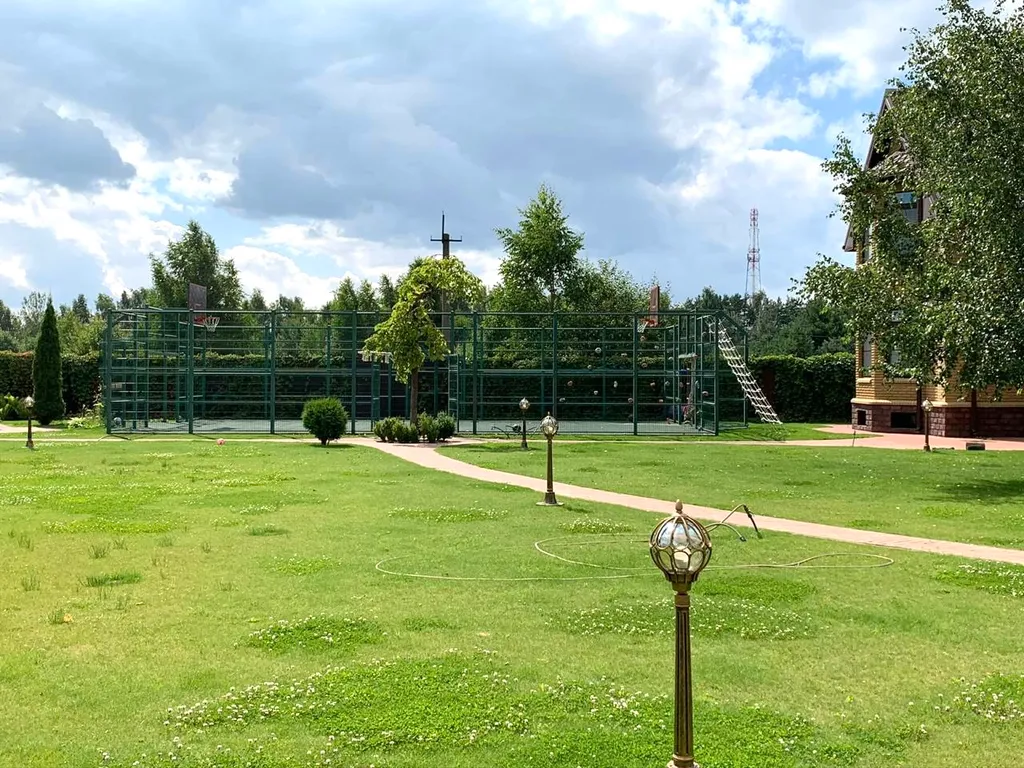 Атмосферный дом с баней, возле леса