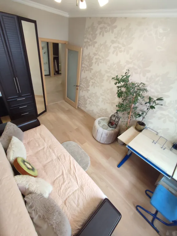 Трешка в центре города с охраняемой парковкой