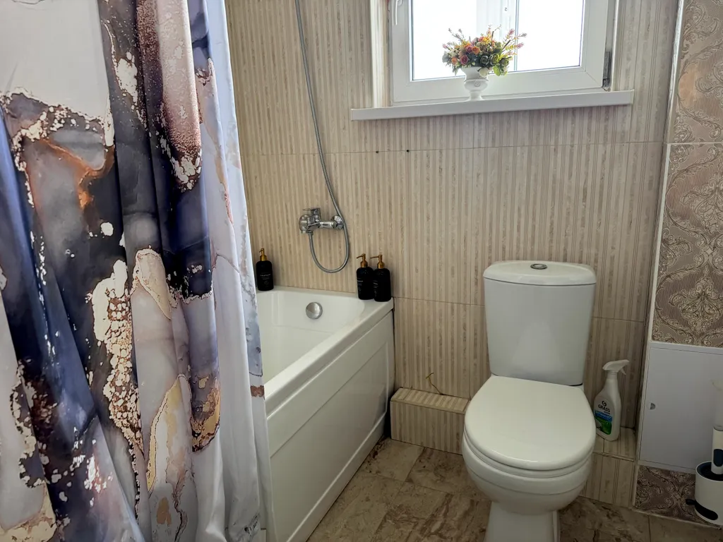 Большая и уютная трехкомнатная квартира в центре, с двумя санузлами