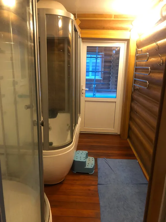 Аренда Коттеджа с баней, бассейном, джакузи, стадионом и зоной барбекю