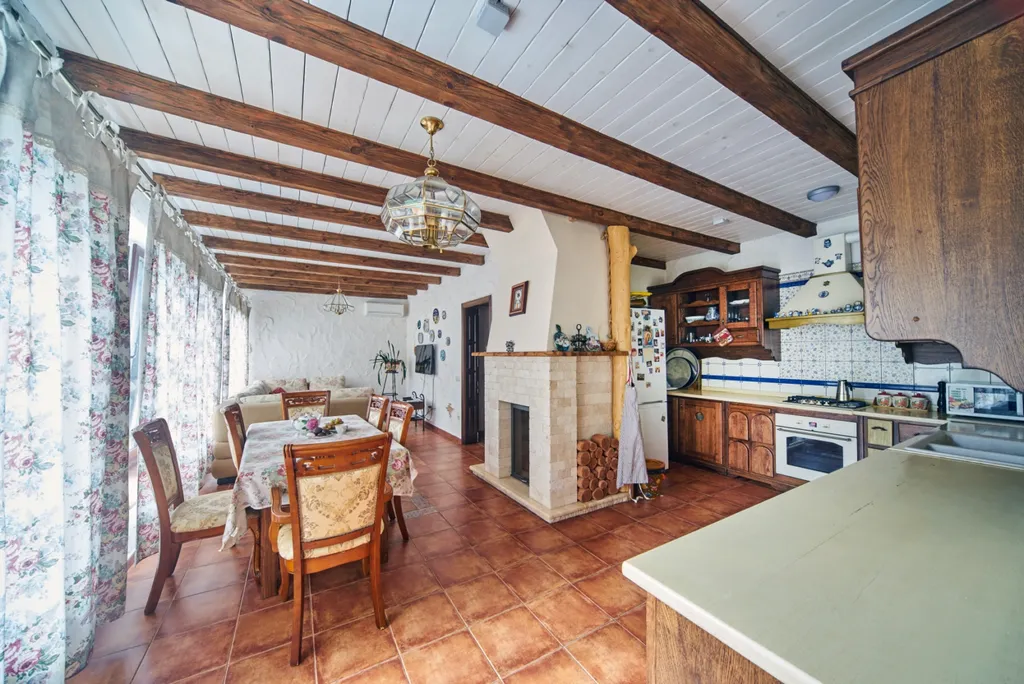 Дом в альпийском стиле в видом на горы