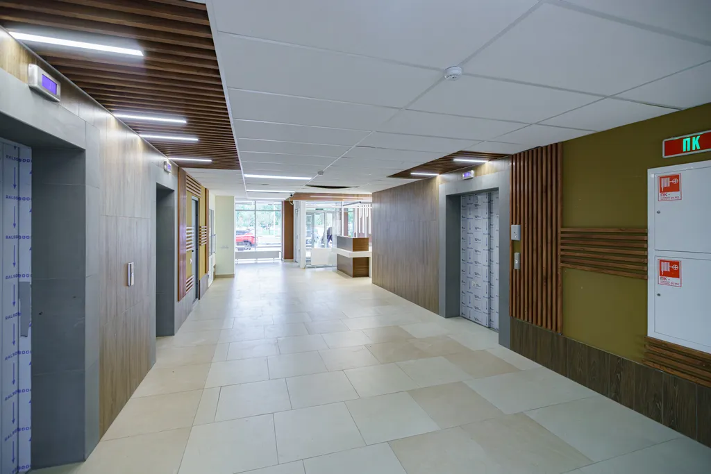 Студия Брутальный лев с панорамным видом на набережную реки