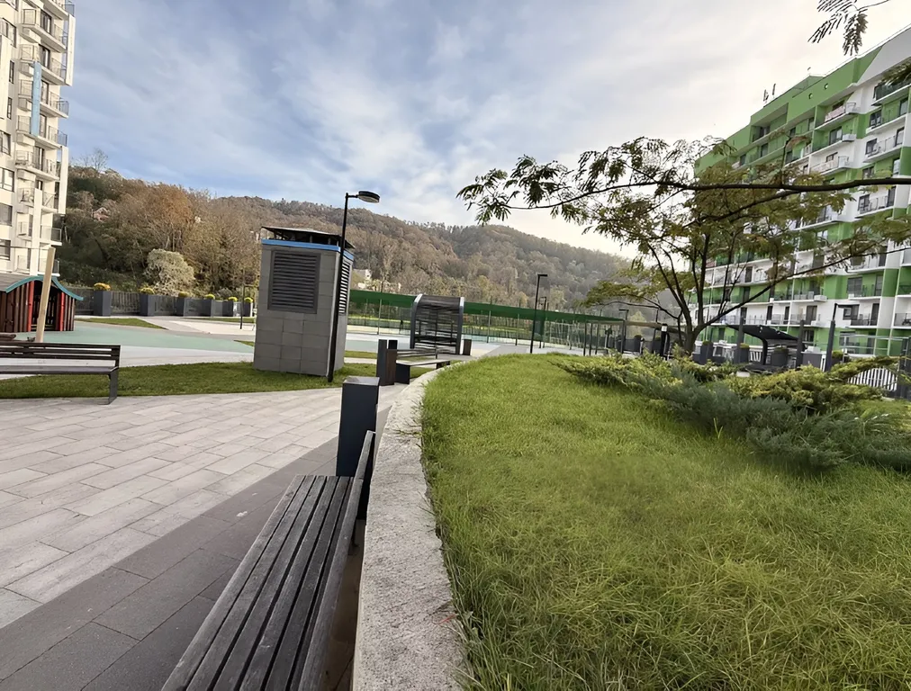 Студия с балконом и парковкой, рядом с набережной