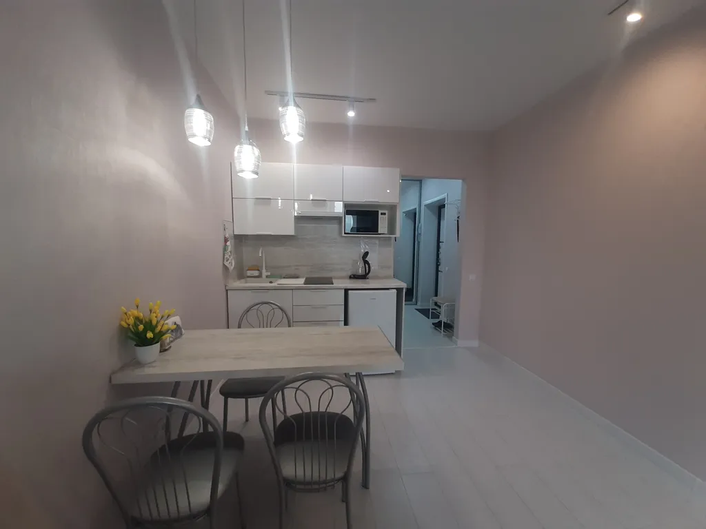 Уютная студия с видом на колесо обозрения