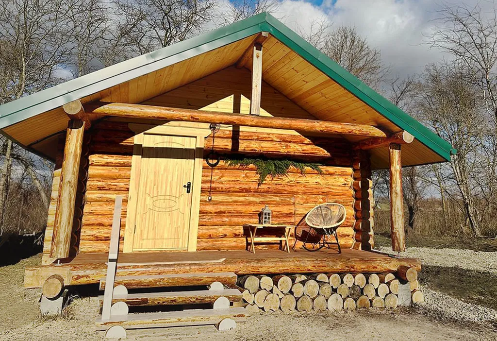 Большой дом с видом на озеро