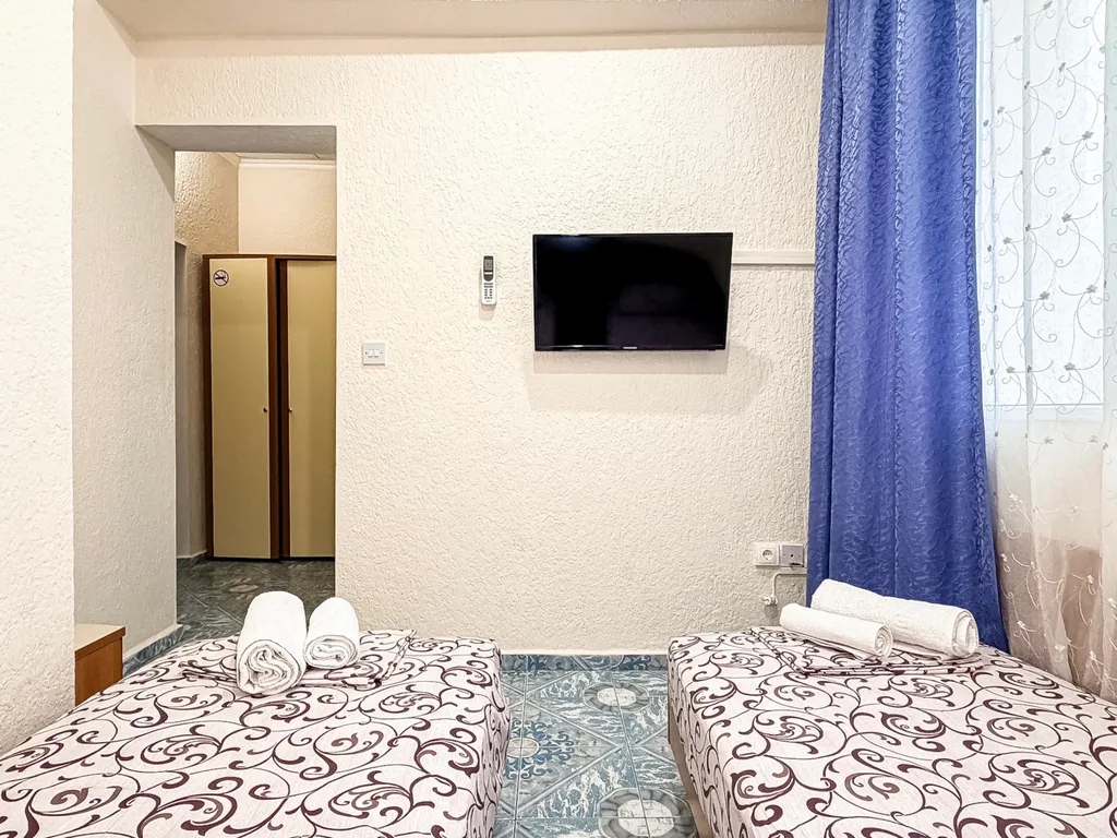 Две кровати номер, 3 мин море, общие кухни и террасы на каждом этаже