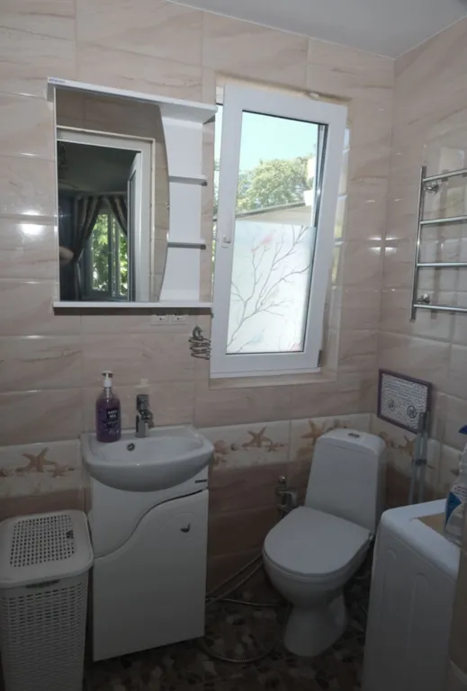 Половина дома с отдельным входом, с садом на берегу Чёрного моря