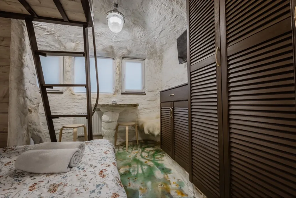 Студия № 6 Пещepа