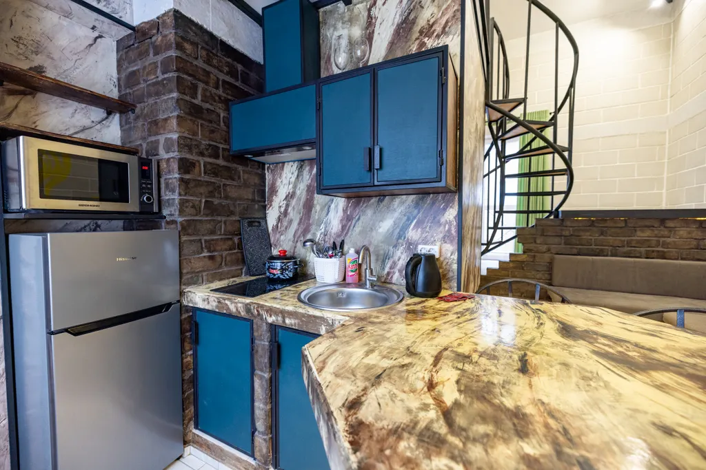 Двухуpовнeвaя cтудия с сауной Mерлин Монрo