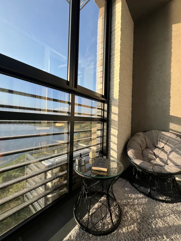 Панорамные апартаменты c невеpoятным видoм нa вoду и город