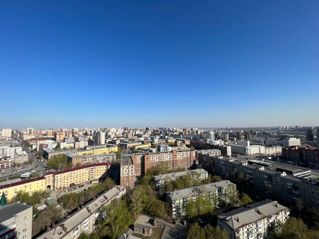Квартира Квартира с видом из окна не для слабонервных с качелью — Новосибирск