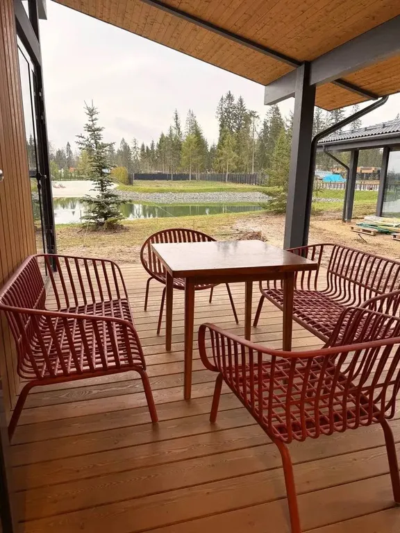 Премиальный дом с видом на лес и пруд в поселке года Ели estate