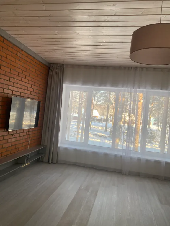 Уютный домик на озере