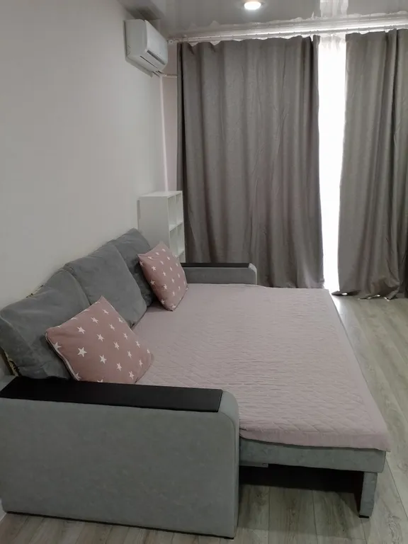 Просторная квартира с видовым балконом близ Питьевой Галереи Санатории