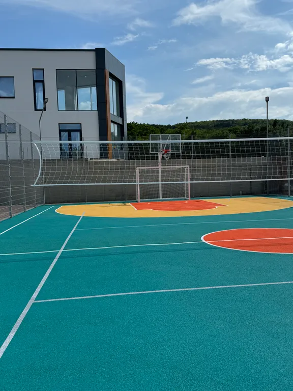 Дом с бассейном