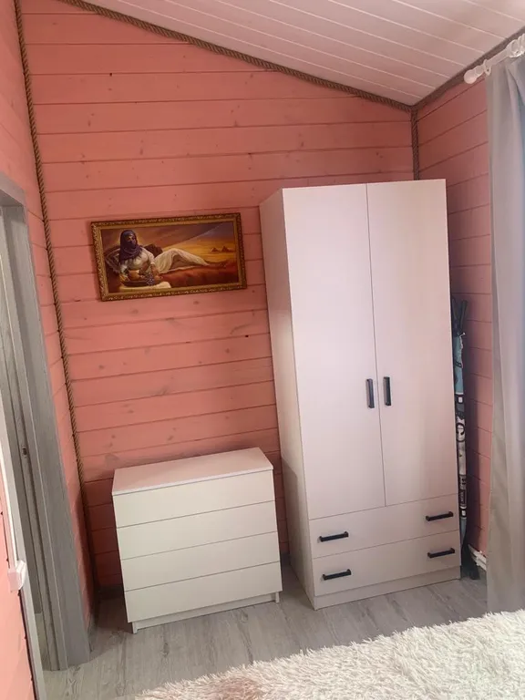 Уютный домик на берегу реки