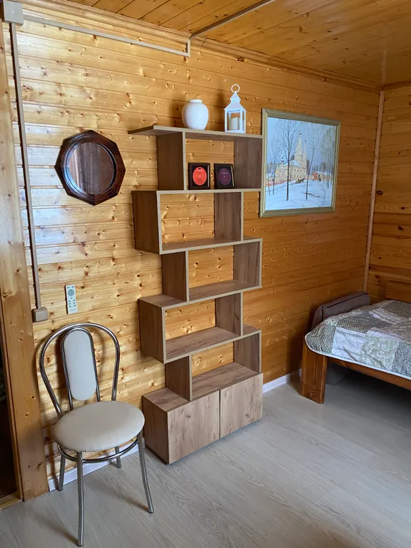 Уютный дом на берегу реки